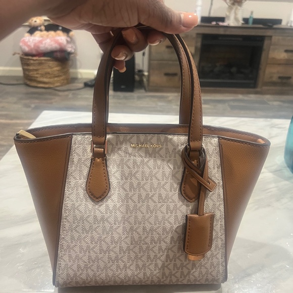 Michael Kors Taryn Small Signature Logo Crossbody - Picture 3 of 3